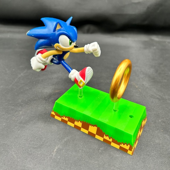 Sonic The Hedgehog Plastic Ring‎ Display Figure Loot Crate Sega Running Lootbox - Picture 1 of 5